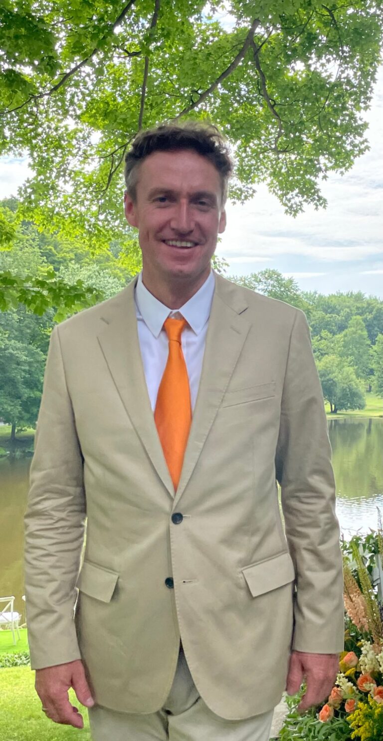 Dr. Jonathan Leusden